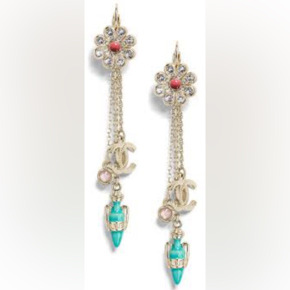 Chanel Runway Cruise Live 2017/2018  EUC hard to find limited edition earrings